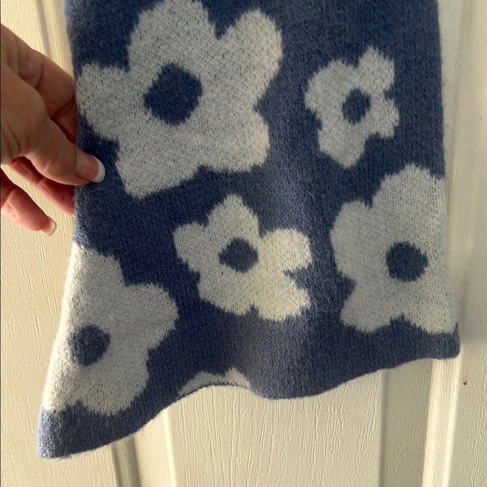Cider Blue and White Floral Knit Sweater - Picture 3 of 8